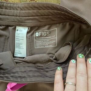 Figs Technical Collection brown joggers and scrub top never worn